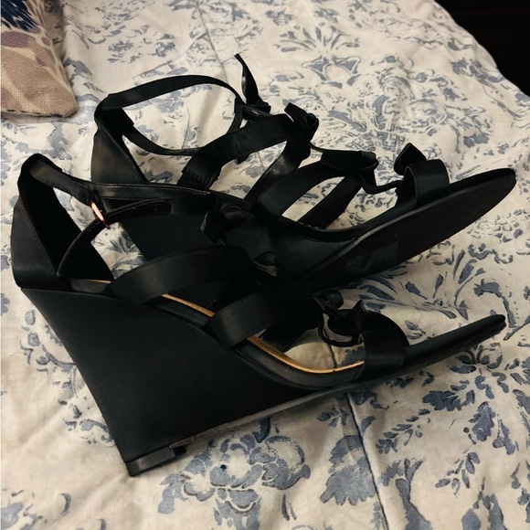 LC Lauren Conrad Black Wedge Sandals with Strappy Design - Picture 3 of 6